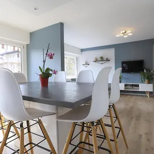 https://azur-bleu-annecy-centre-ville-et-lac-lumineux.hotels-rhonealpes.com