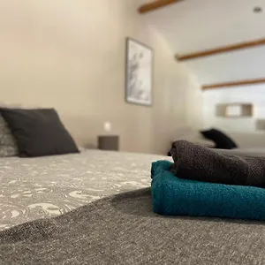 https://la-crecerelle-spacieux-gite-contemporain-entre-tarn-et-aveyron.midi-pyreneeshotels.com